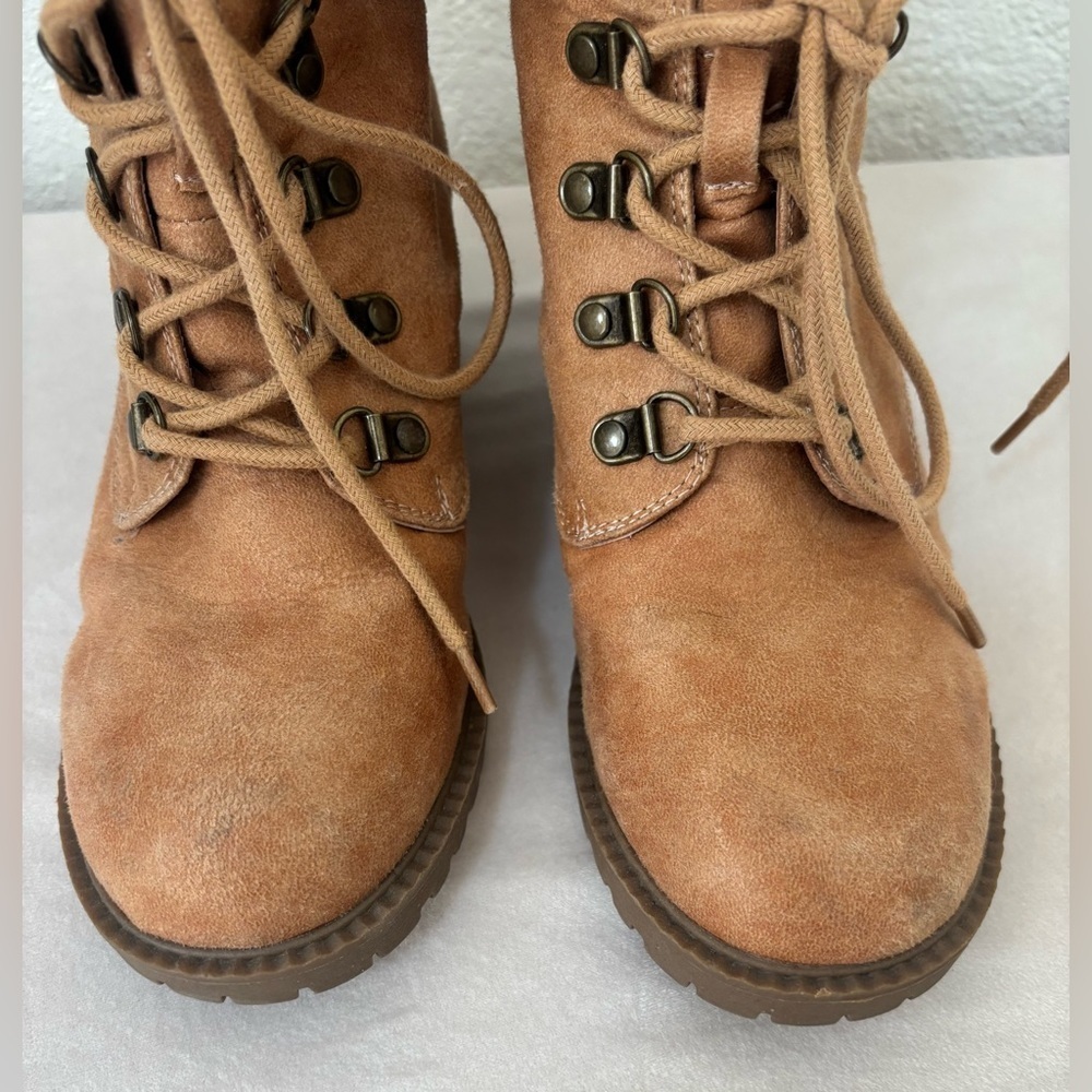 White Mountain Women's Tan Lace-Up Boots Size 7.5M - Picture 2 of 8